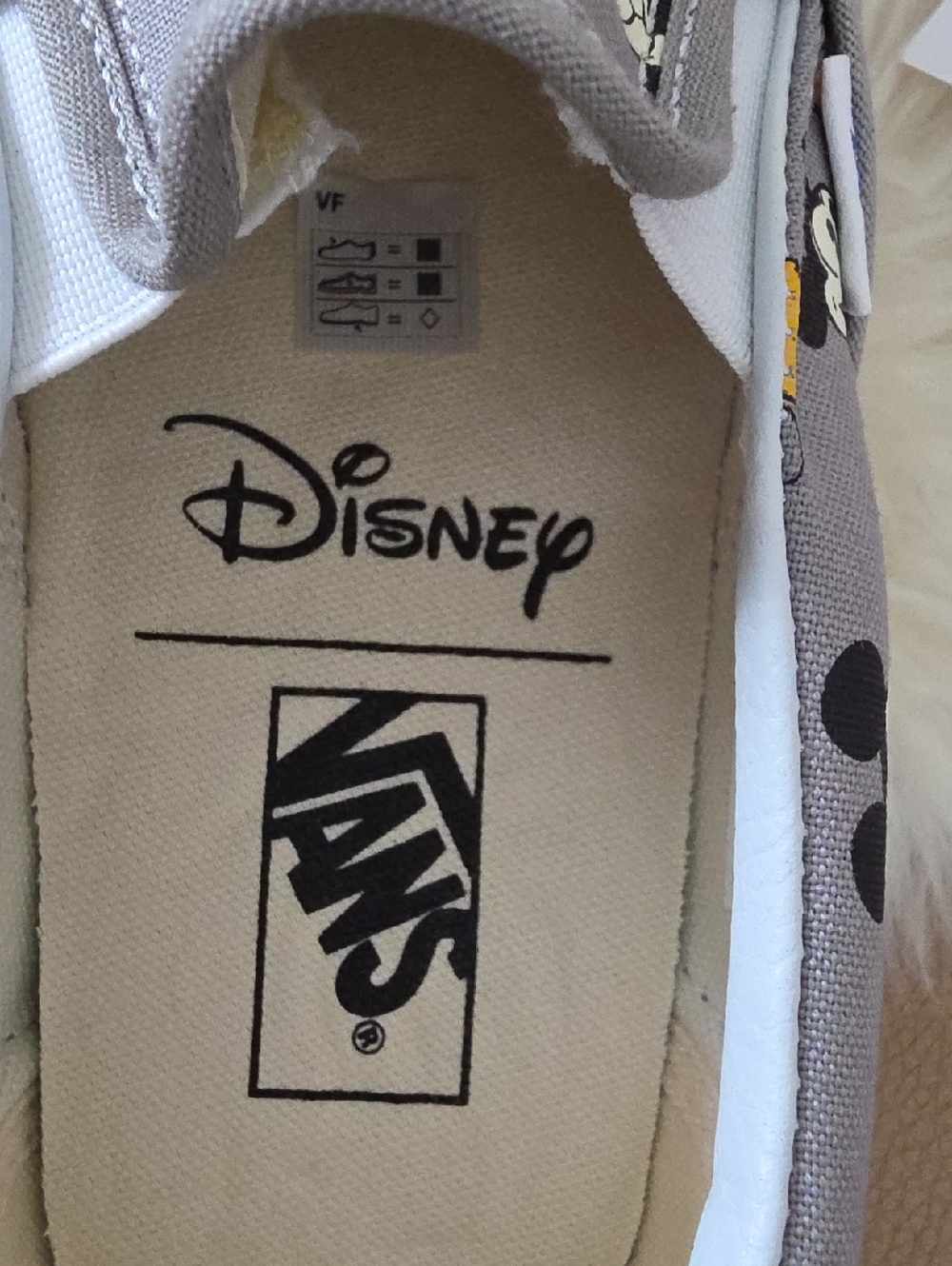 Adorable NWT IOB Disney Vans Mickey Mouse Gray Skater Slip-ons π©Άπβ€οΈ - Picture 12 of 16